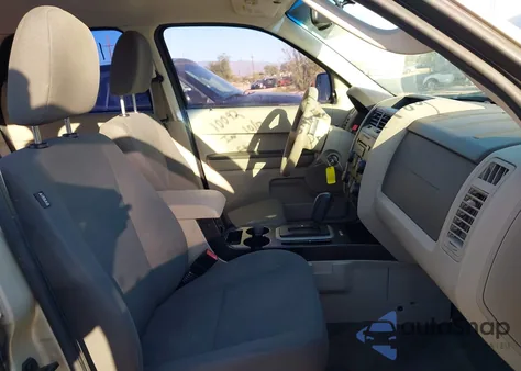 2012 Ford Escape Xls z USA, uszkodzony, nr VIN 1FMCU0C70CKC18874